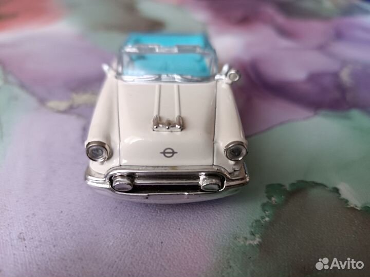 Модель Oldsmobile 1955 масштаб 1:43