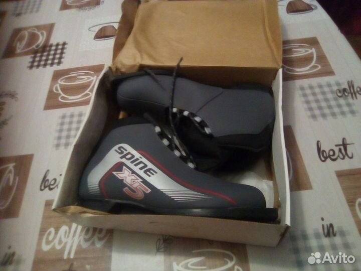 Лыжные ботинки (новые). лыжи (новые)