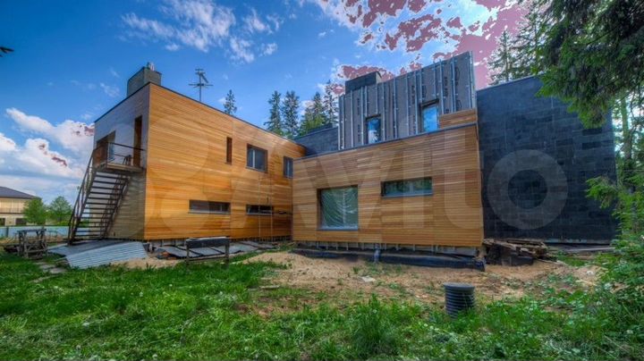 Дом 1200 м² на участке 55 сот.