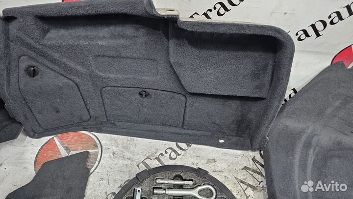 Обшивки багажника на Mercedes-Benz W220 S