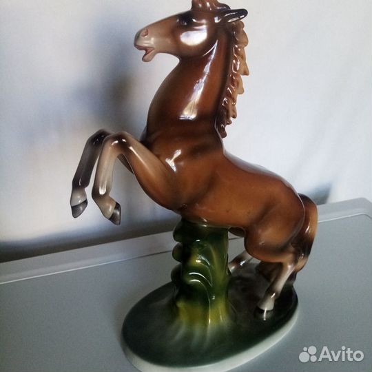 Статуэтка фарфор 