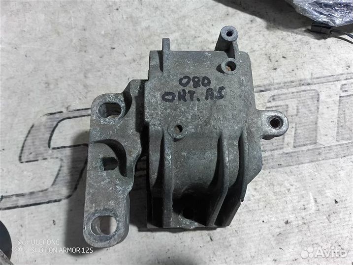 Подушка двигателя правая Skoda Oktavia A5 1.6 BSE