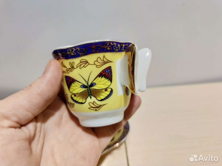 Кофейная чашка с блюдцем из фарфора