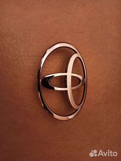 Эмблема Toyota