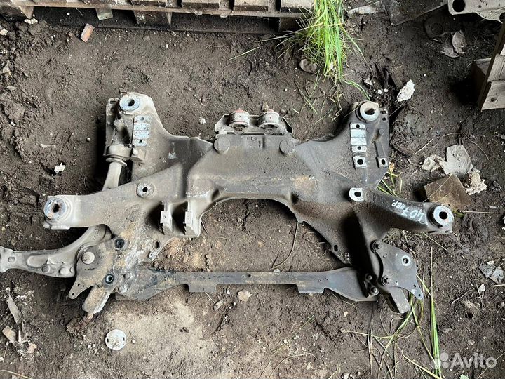 Балка подмоторная (подрамник) Peugeot 407