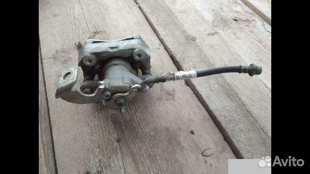 Суппорт задний правый Тойота Аурис