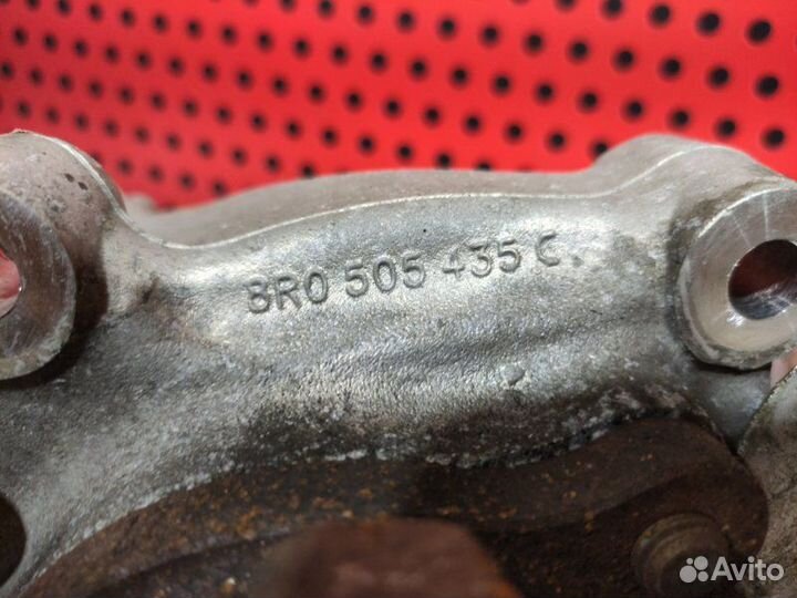 Кулак задний левый Porsche Macan 95B 2021