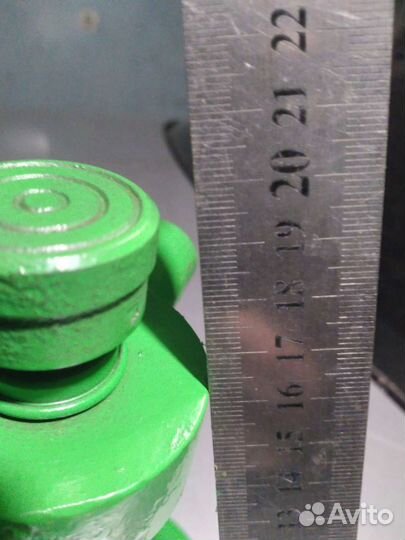 Домкрат винтовой