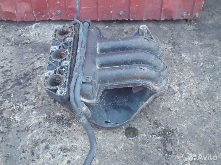 Коллектор впускной Skoda Fabia 1.2 i