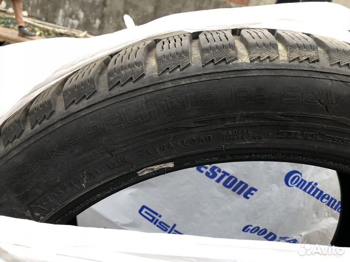 Nokian Tyres Hakkapeliitta R2 SUV 295/40 R21 111