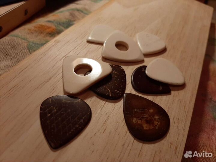 Медиаторы и порожки ручной работы из кости