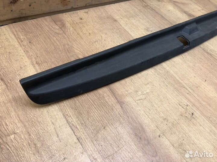 Накладка заднего бампера Toyota Land Cruiser (120)