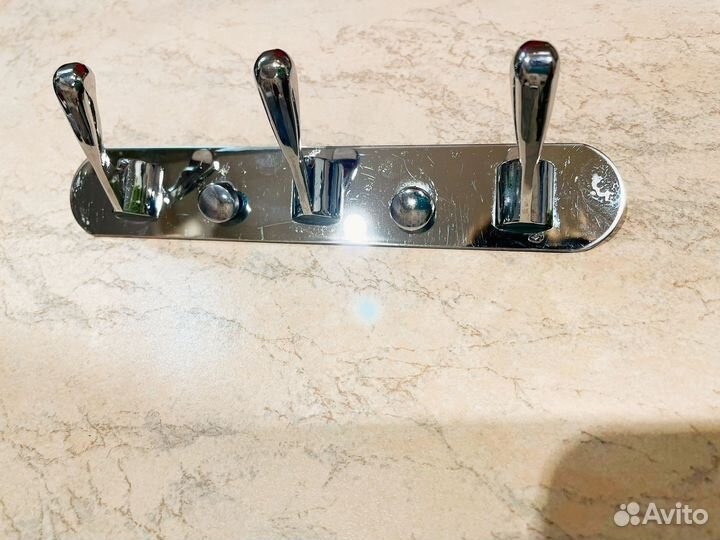 Крючок для ванной тройной