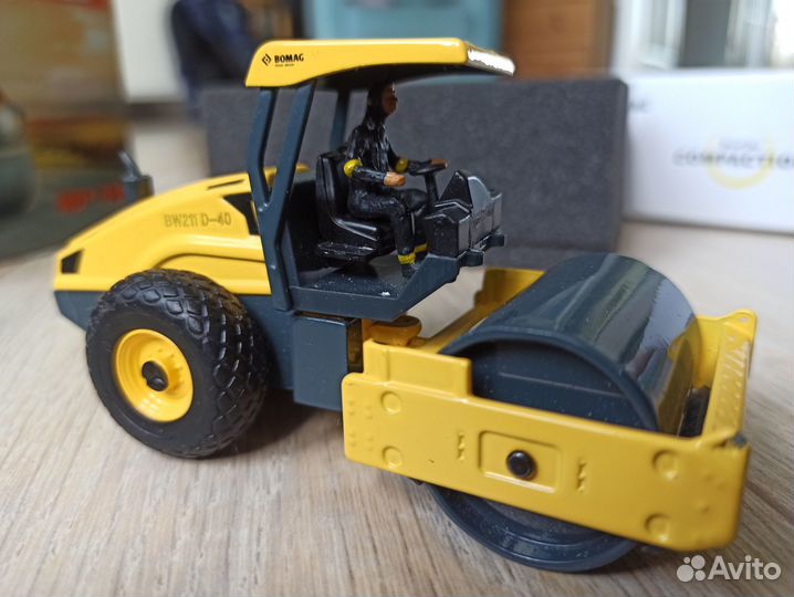 Моделька Каток bomag BW211D-40 (оригинал) 1:50