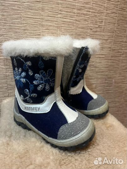 Продам валенки котофей 24р