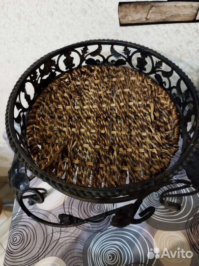 Подставка для цветов напольная металлическая