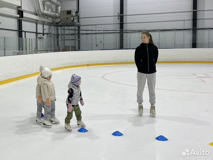 Тренер по фигурному катанию и хоккею