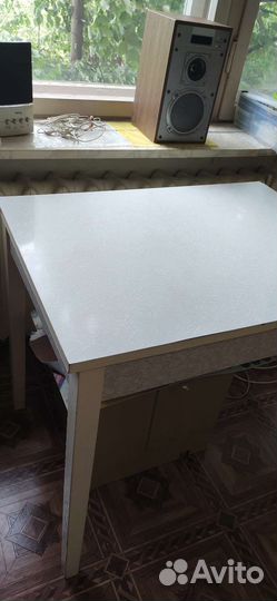 Стол обеденный