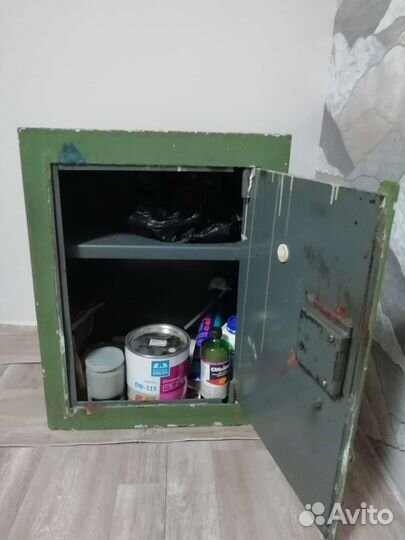 Сейф металлический