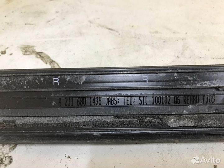 Молдинг порога передний правый Mercedes-Benz