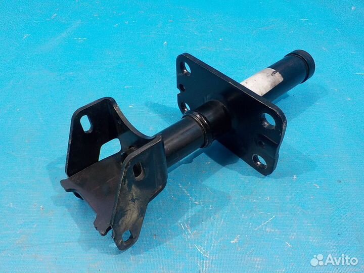 Кронштейн усилителя переднего бампера левый Audi A