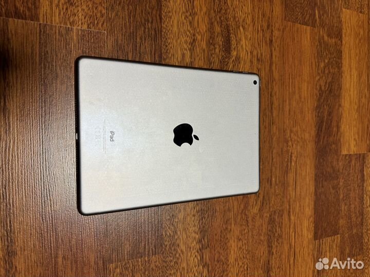 iPad 6th generation 32 gb wi-fi