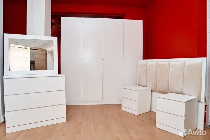 Спальня : Кровать, шкаф, тумбы, комод