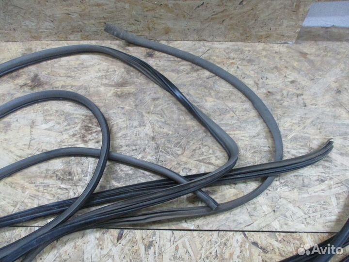 Уплотнитель с дверного проема Ниссан Патрол Y 61