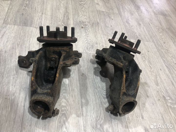 Кулак поворотный передний левый Ford Focus III (20