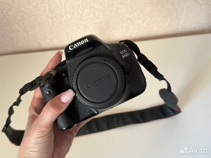 Зеркальный фотоаппарат Canon 600 D