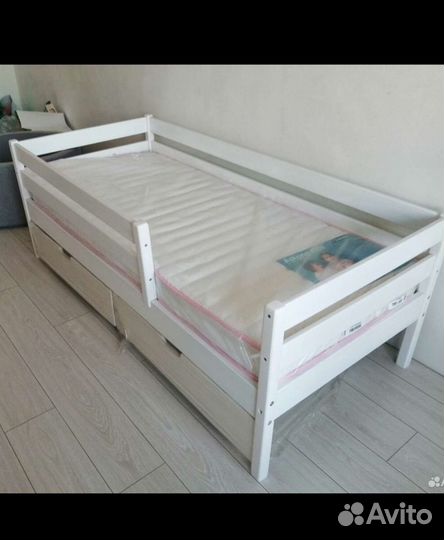 Кроватка детская из массива лиственницы