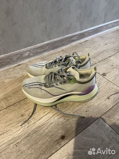 Беговые кроссовки