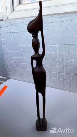 Стауэтка Женщина с сосудом на голове 53 см дерево