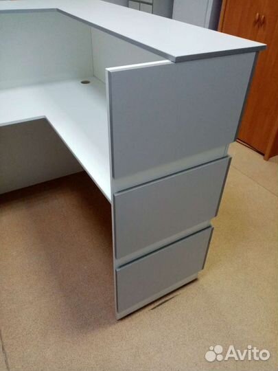 Угловая стойка ресепшн, новая