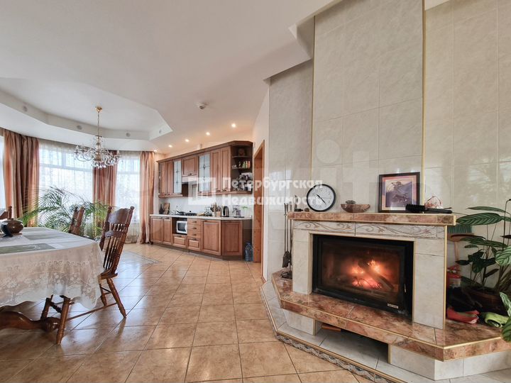 Дом 195 м² на участке 11 сот.