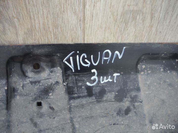 Защита двигателя Volkswagen Tiguan 1 2011