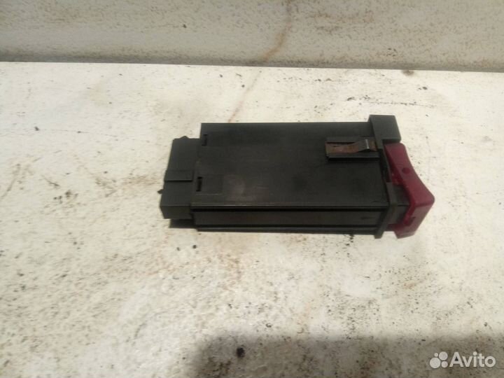 Кнопка аварийной сигнализации Volvo 850 1993