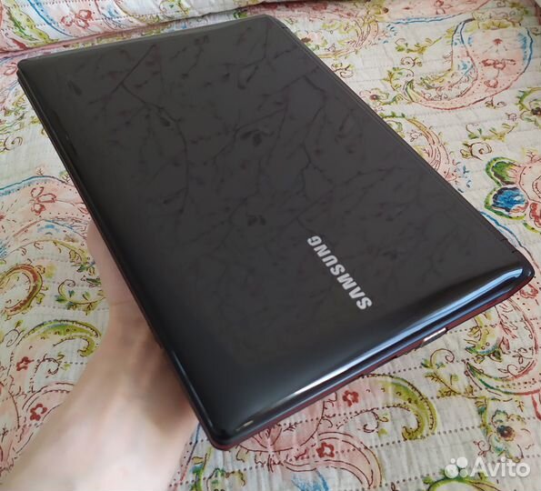 Нетбук Samsung N150 Plus