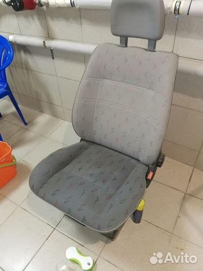 Кресло переднее правое одинарное в WV T4