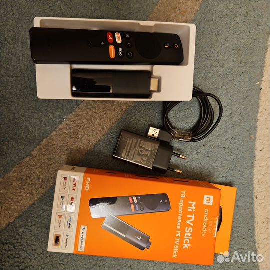 Продам тв-приставку Mi TV Stick