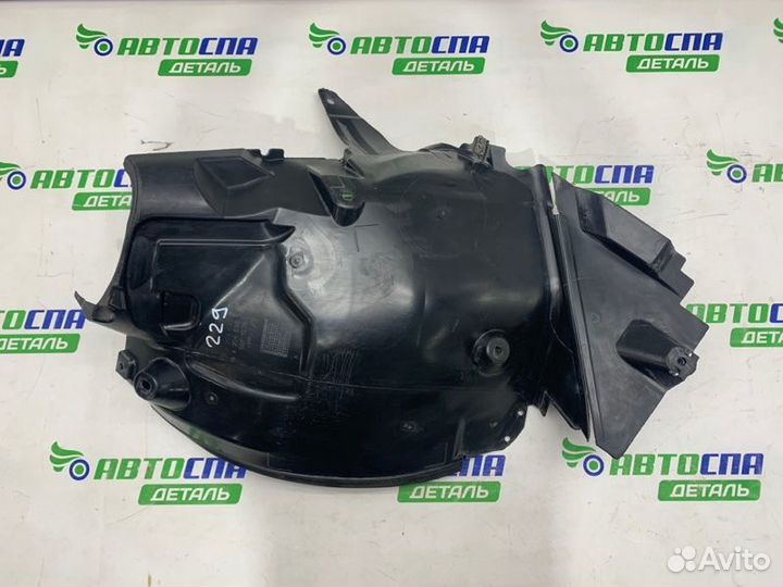 Подкрылок передний Mercedes Benz C-Class W204