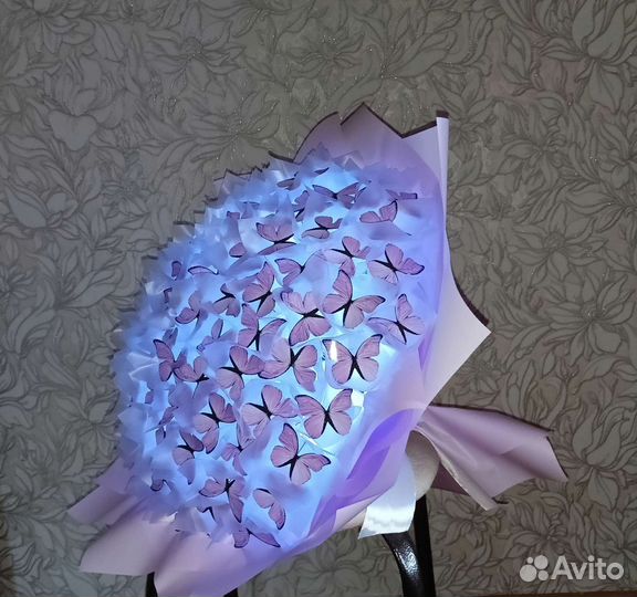 Светящийся букет из бабочек