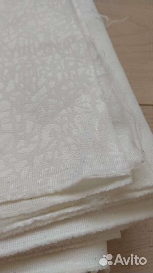 Отрез ткани атлас