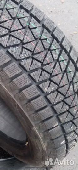 Bridgestone Blizzak DM-V2 275/50 R20 113R