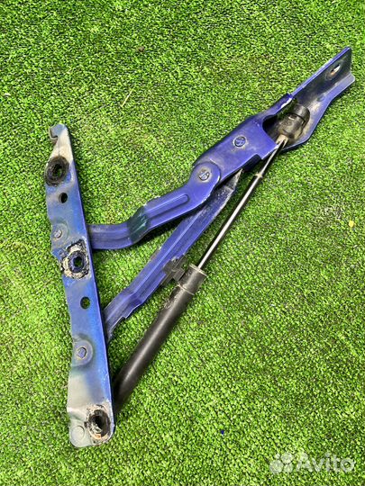 Петля крышки багажника R L Nissan Primera P11