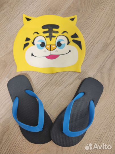Шапочка и тапочки для бассейна