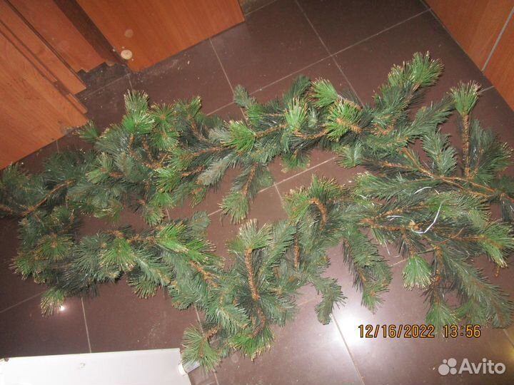 Ель искуственная,Лабрекен. игрушки, корзинка