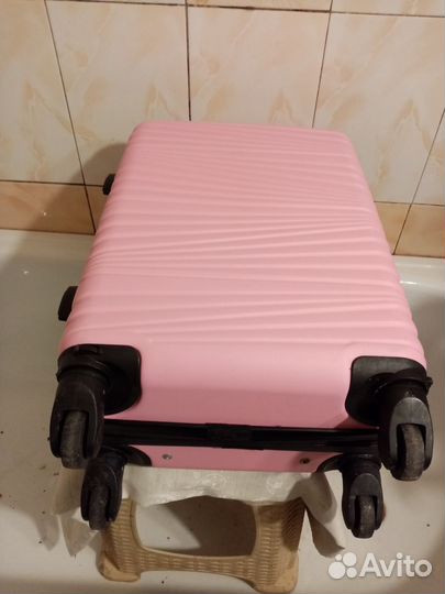 Чемодан на 4 колесах для ручной клади 52х33х20