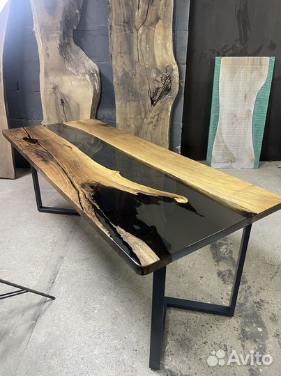Стол из слэба и смолы / Стол из массива