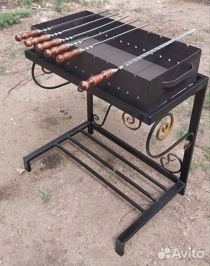 Мангал на подставке с дровницей и шампурами